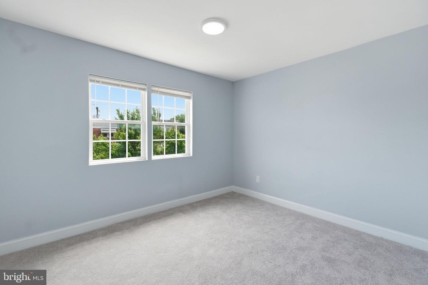 636 Hillview Rd photo 10