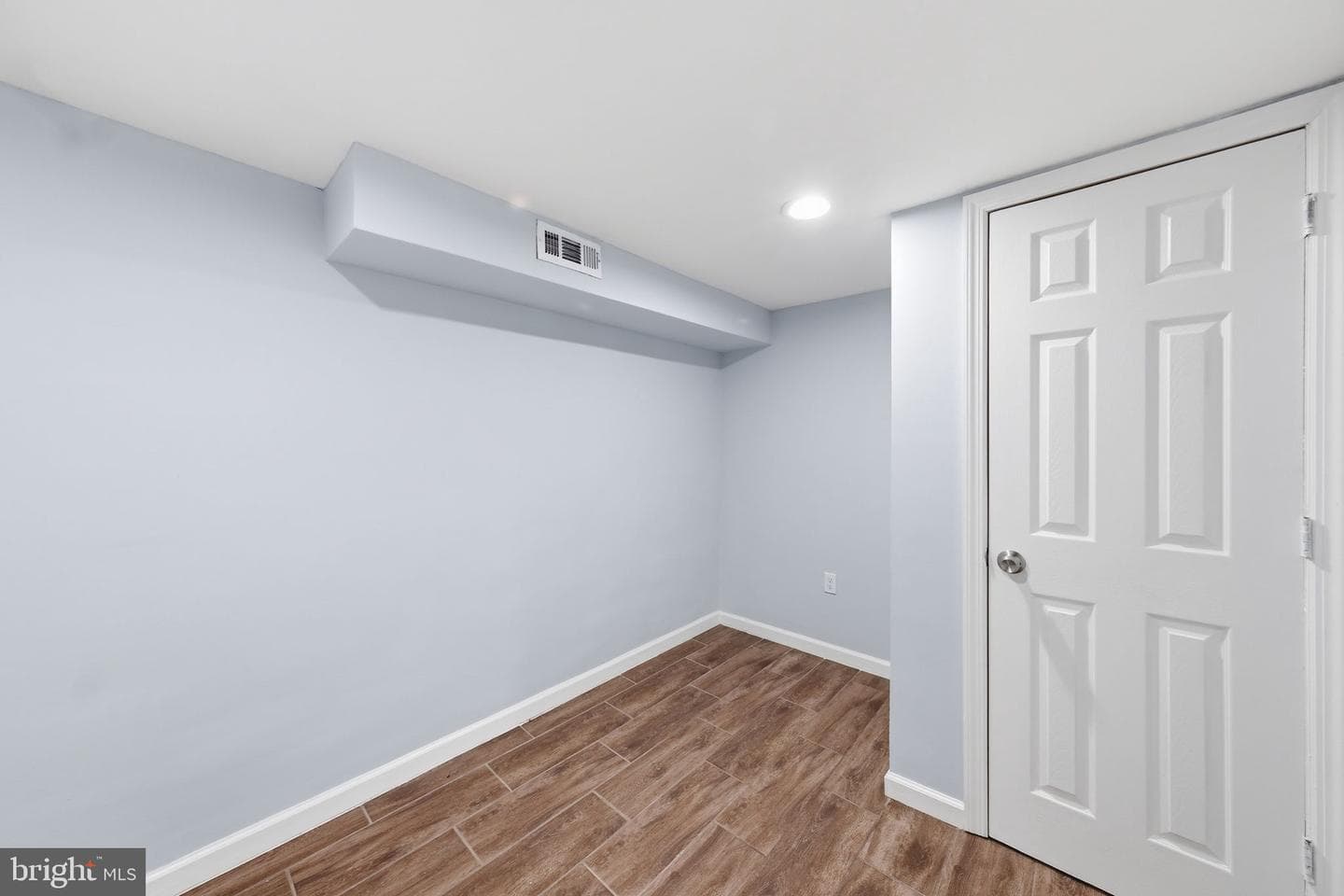 636 Hillview Rd photo 18