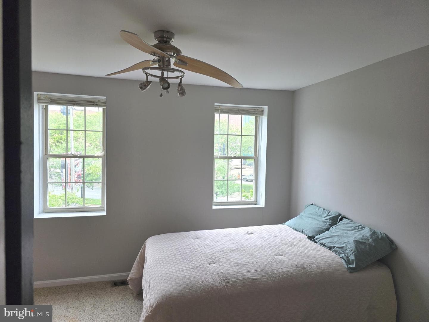 628 Warner Street photo 27