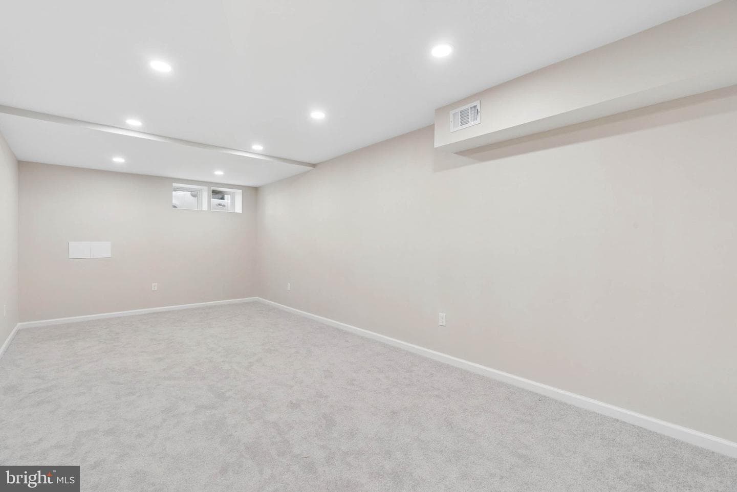 1555 Carswell Street photo 20