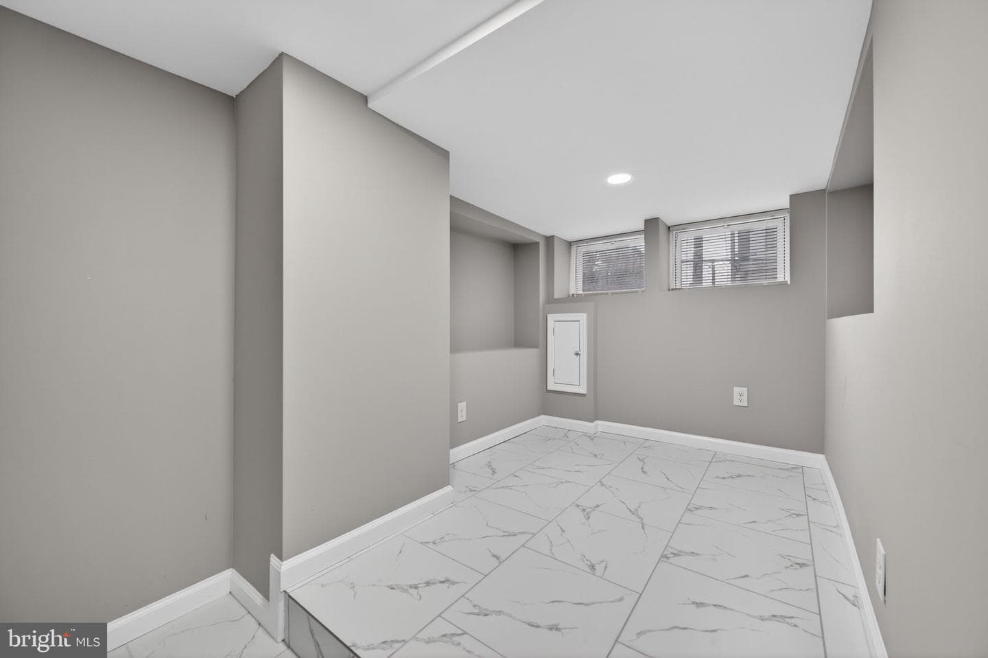 1122 Bonaparte Avenue photo 22