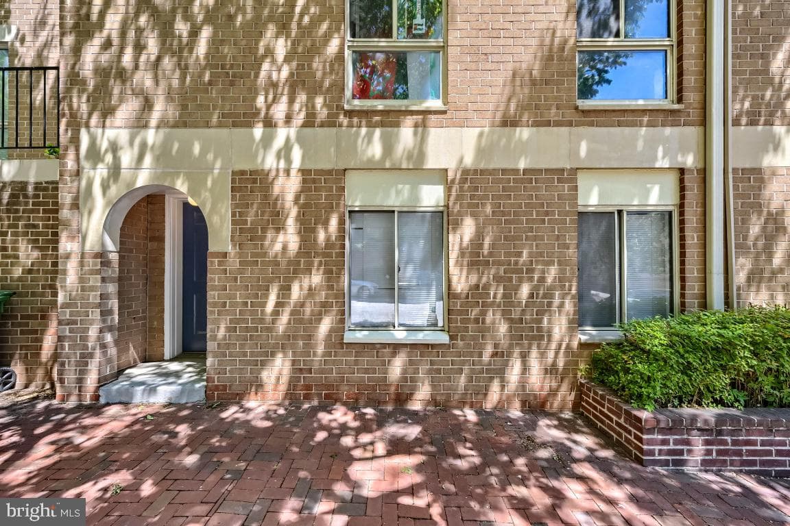 140 W Barre Street photo 2