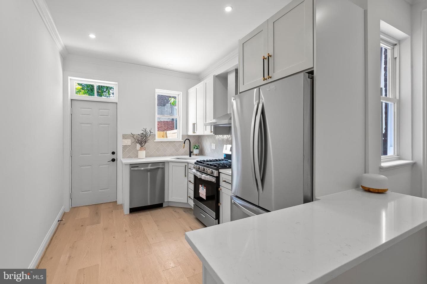 1030 N Gilmor Street photo 9