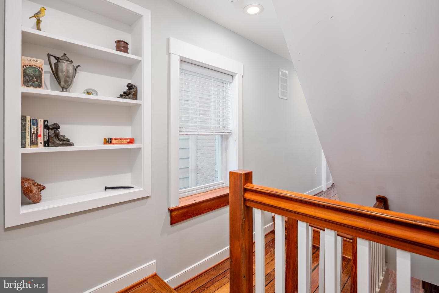 218 E Barney Street photo 24