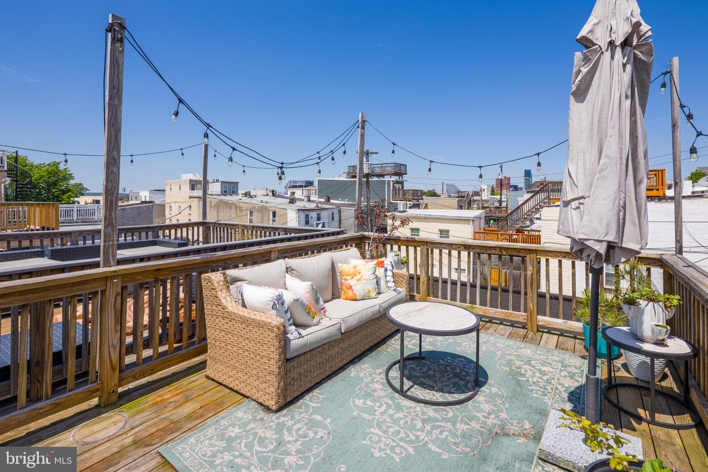 218 E Barney Street photo 35