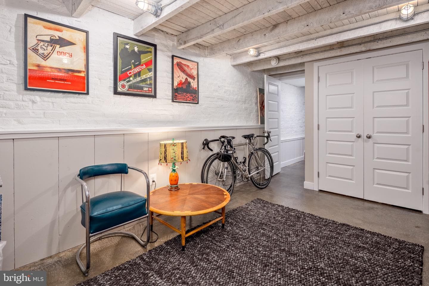218 E Barney Street photo 39