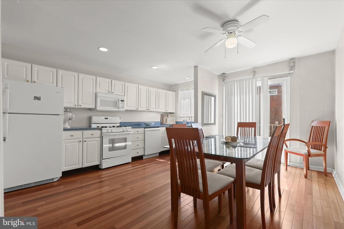 1004 Iris Avenue photo 14
