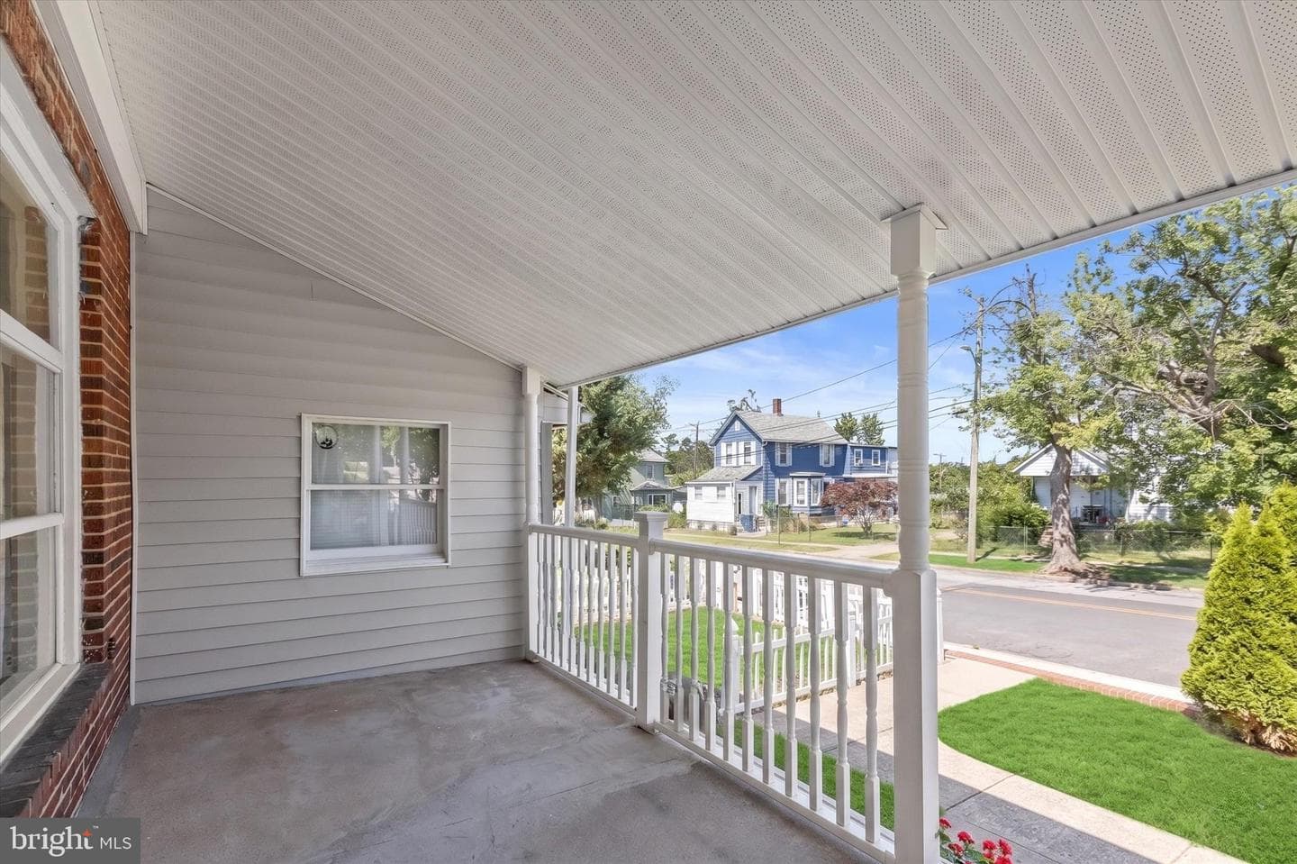 1004 Iris Avenue photo 3