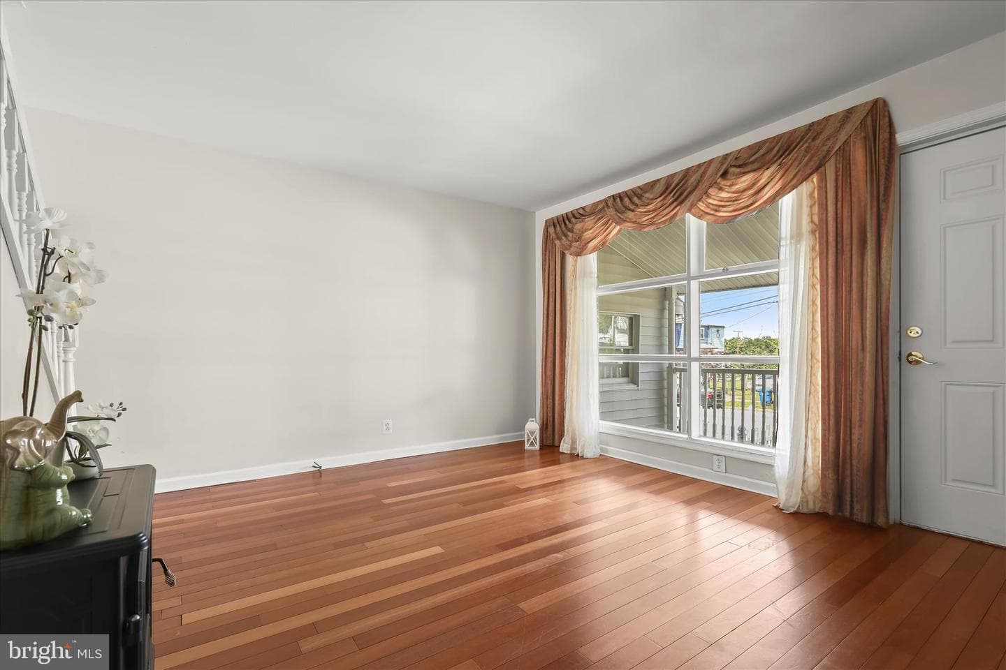 1004 Iris Avenue photo 6