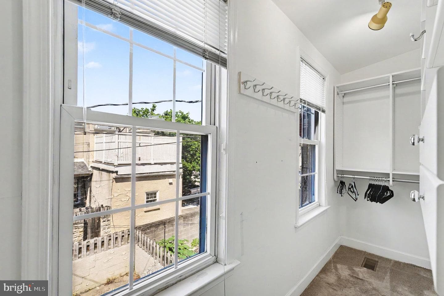 302 S East Avenue photo 15