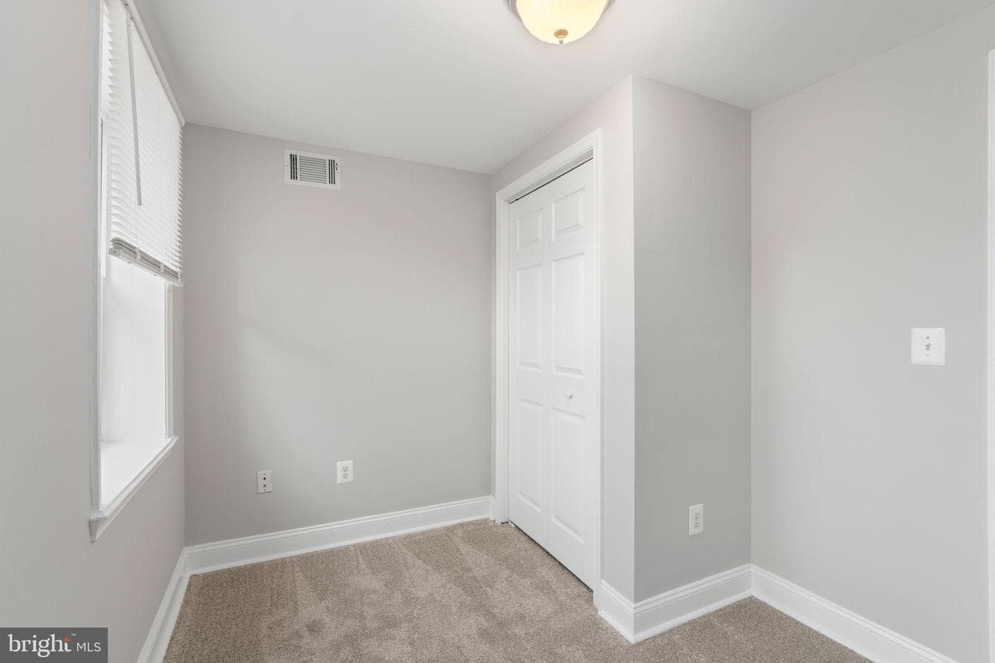 1109 S Baylis Street S photo 29