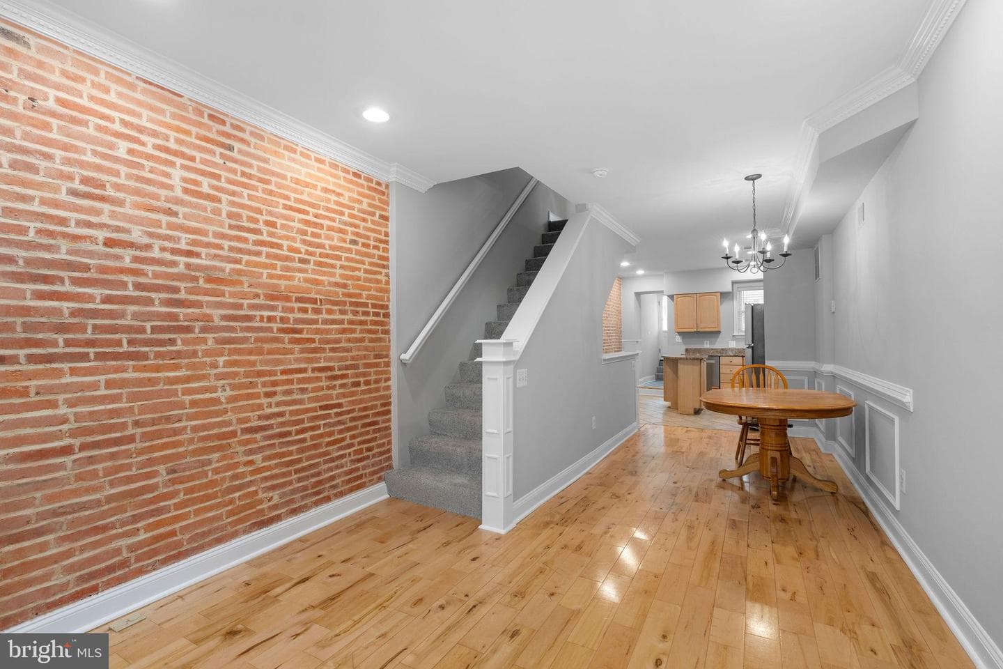 1109 S Baylis Street S photo 9