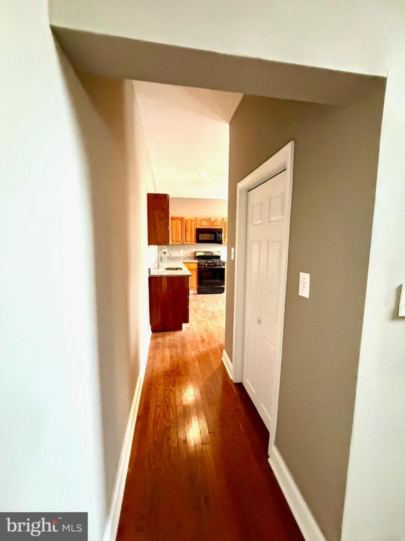 639 S Conkling Street photo 4