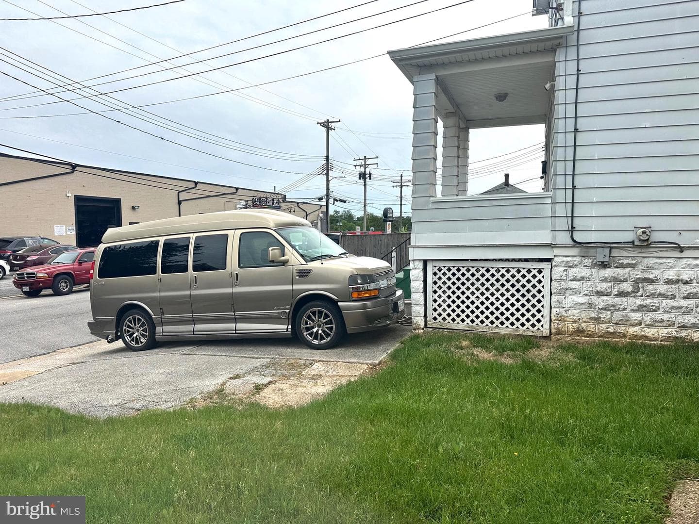 4020 Mortimer Ave photo 4