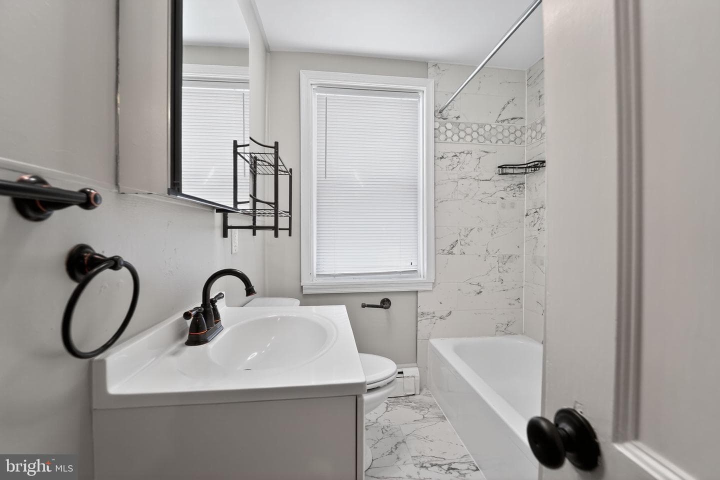 1018 W 43rd Street photo 17