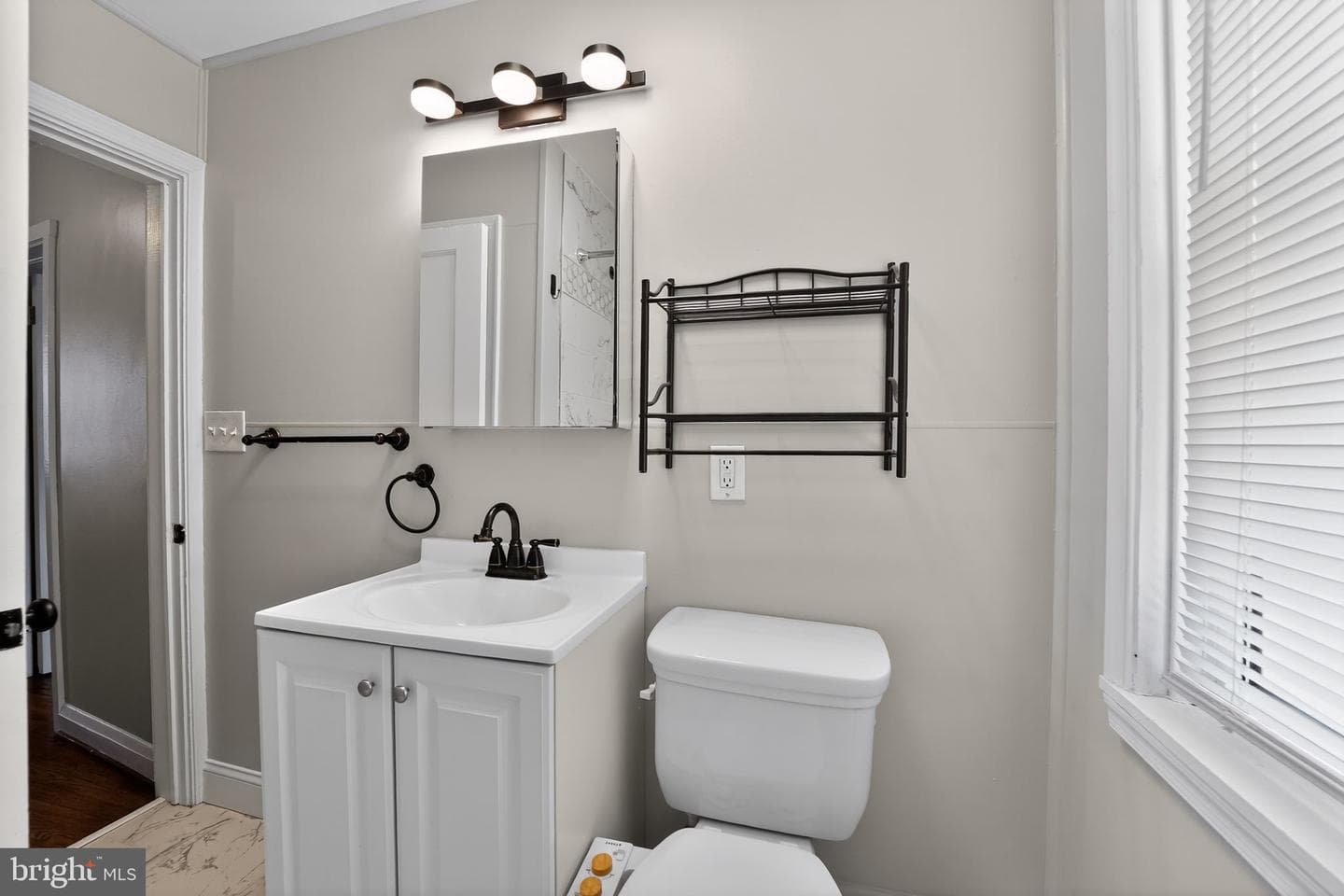 1018 W 43rd Street photo 27