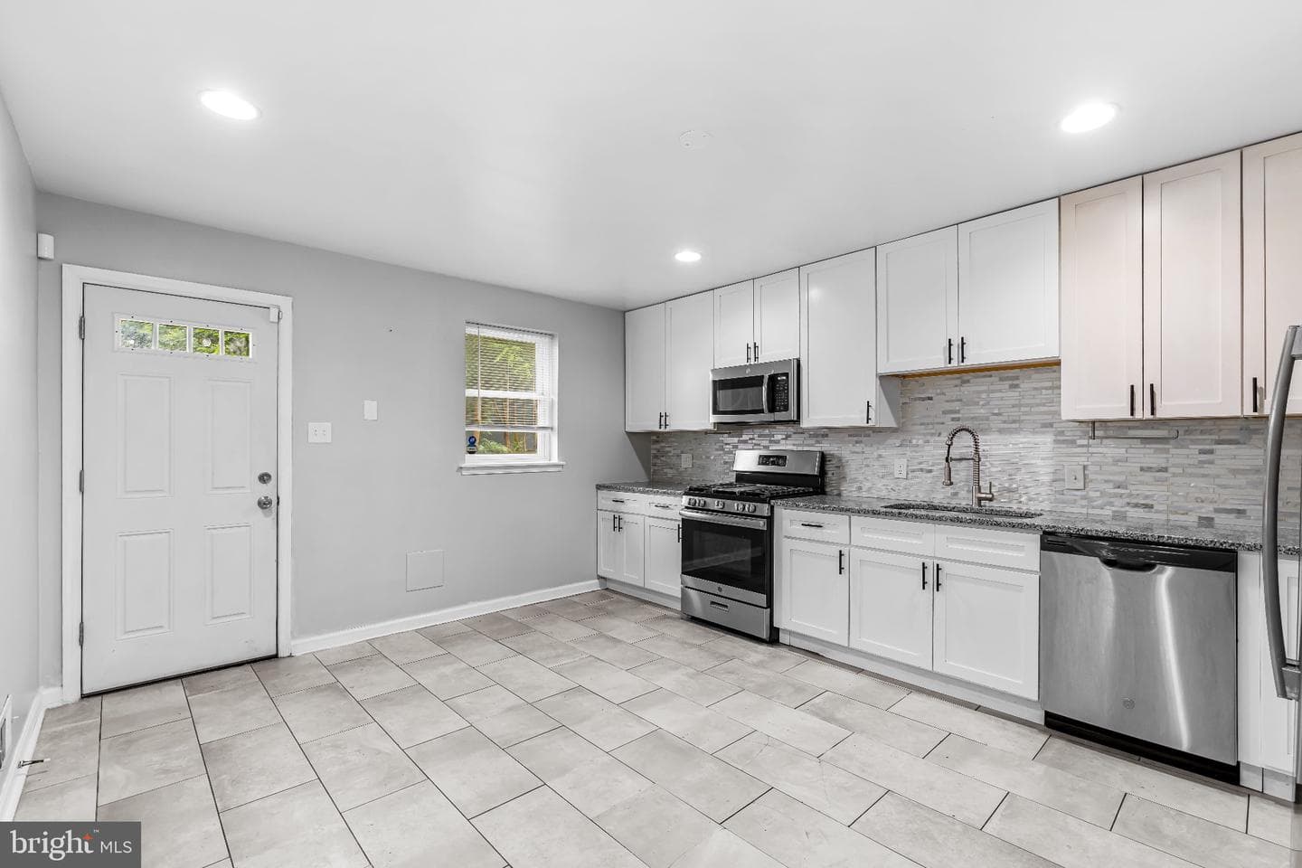 1123 Hollins St photo 14