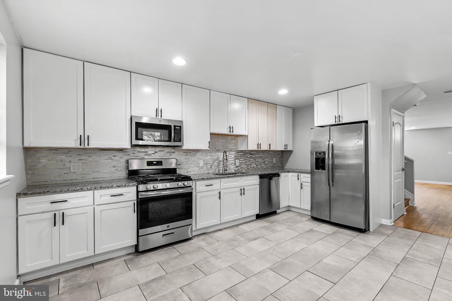 1123 Hollins St photo 16