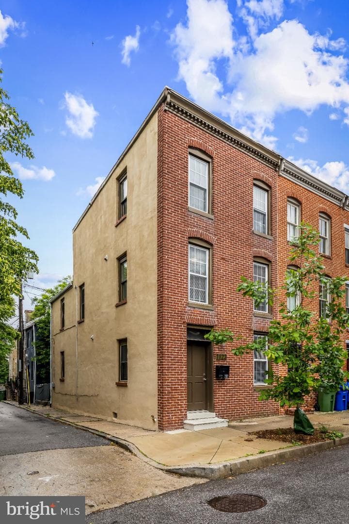 1123 Hollins St photo 2