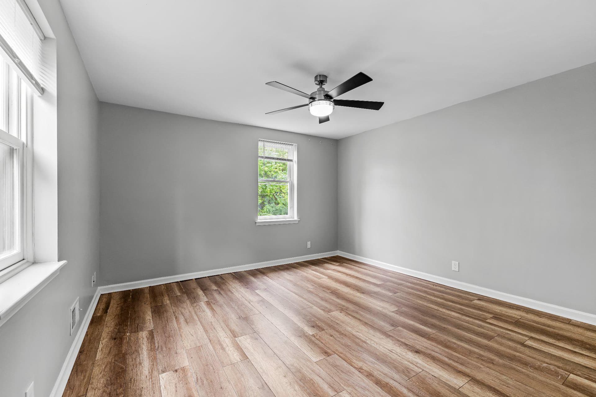 1123 Hollins St photo 21