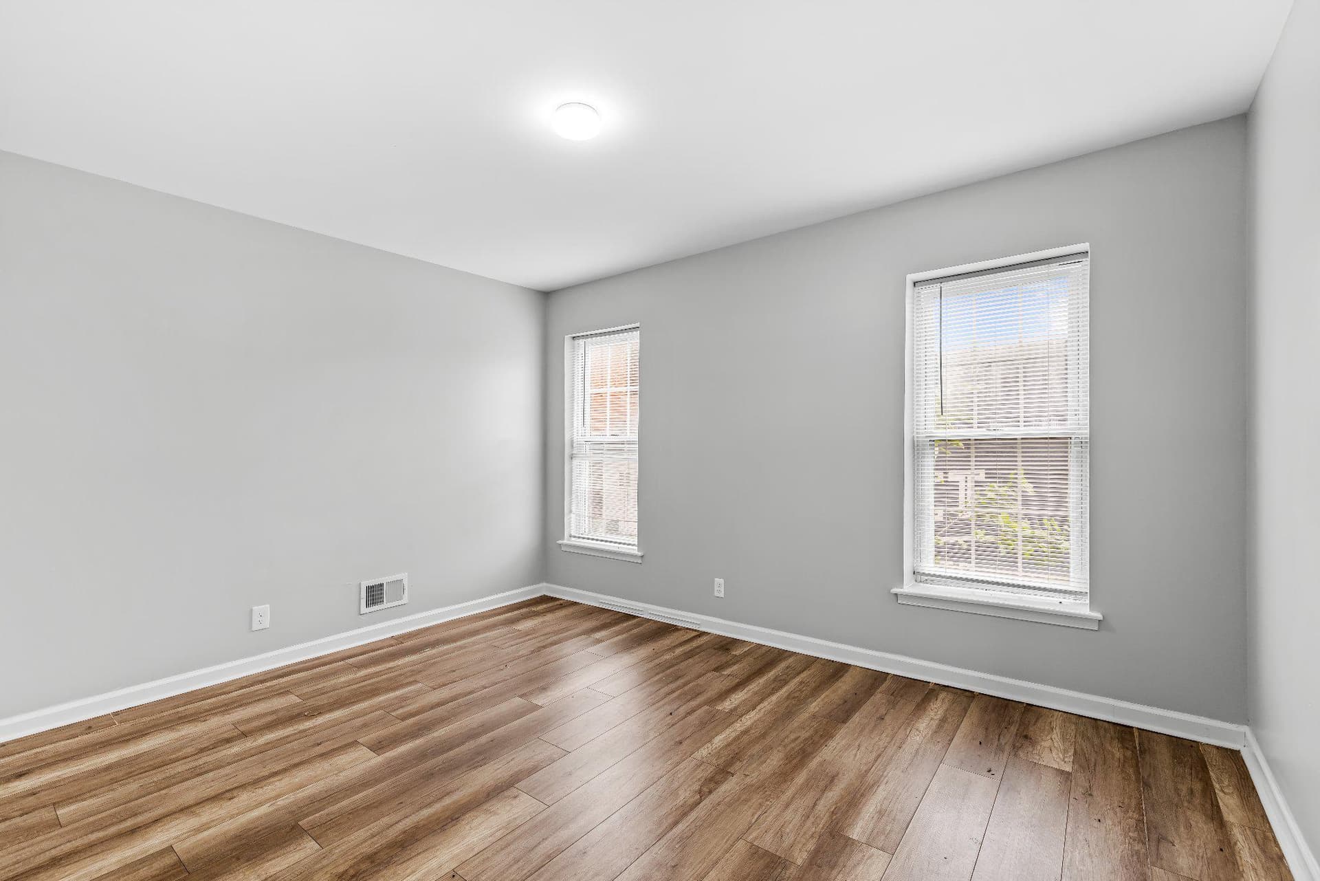 1123 Hollins St photo 25