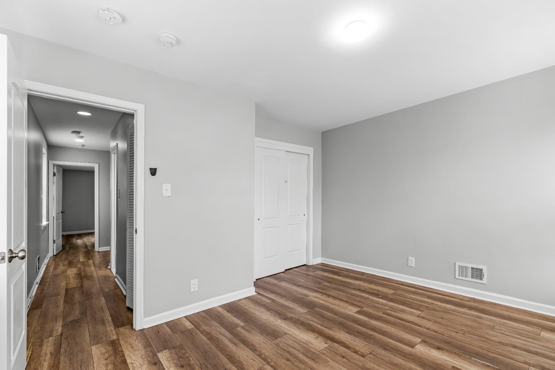 1123 Hollins St photo 27