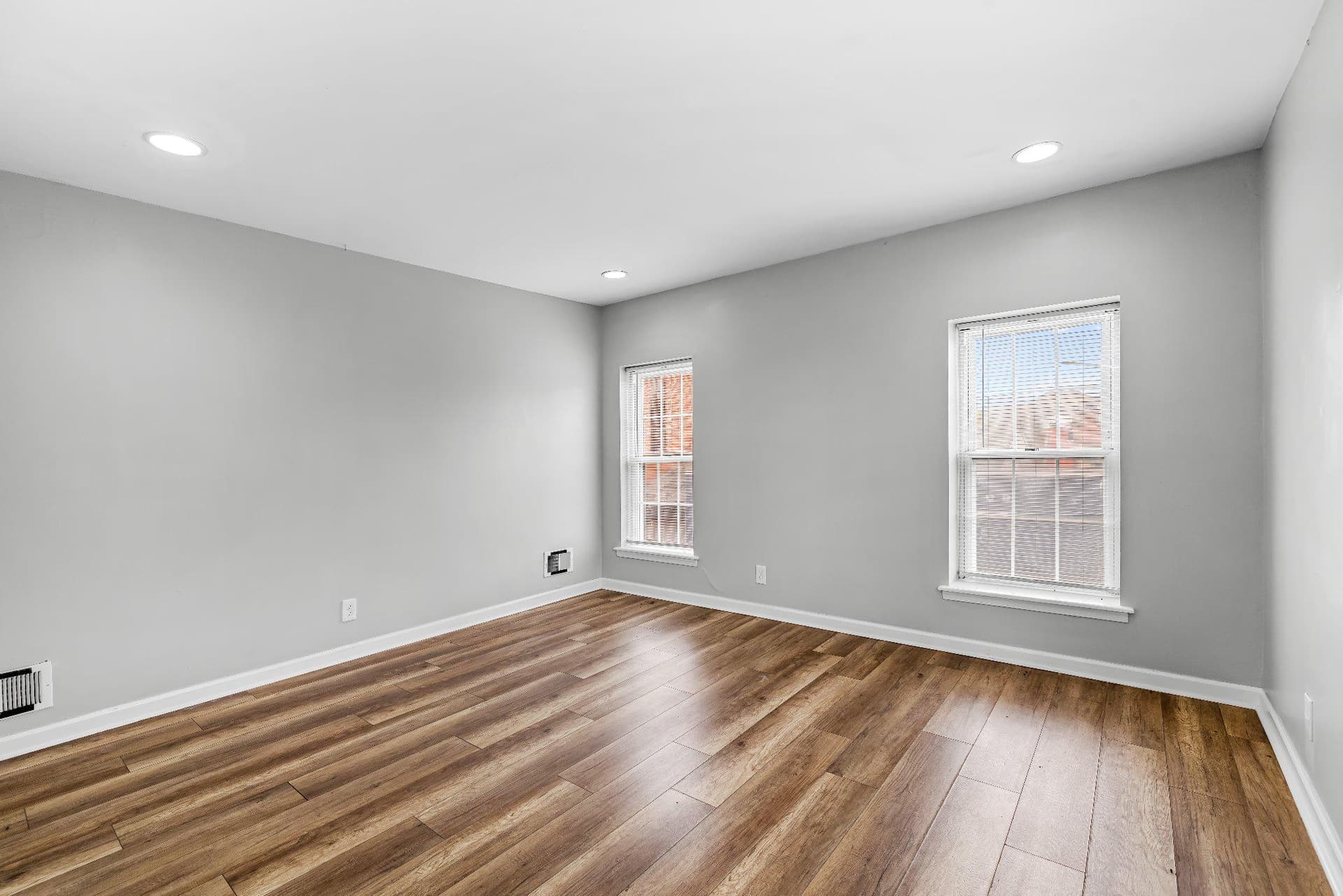 1123 Hollins St photo 29