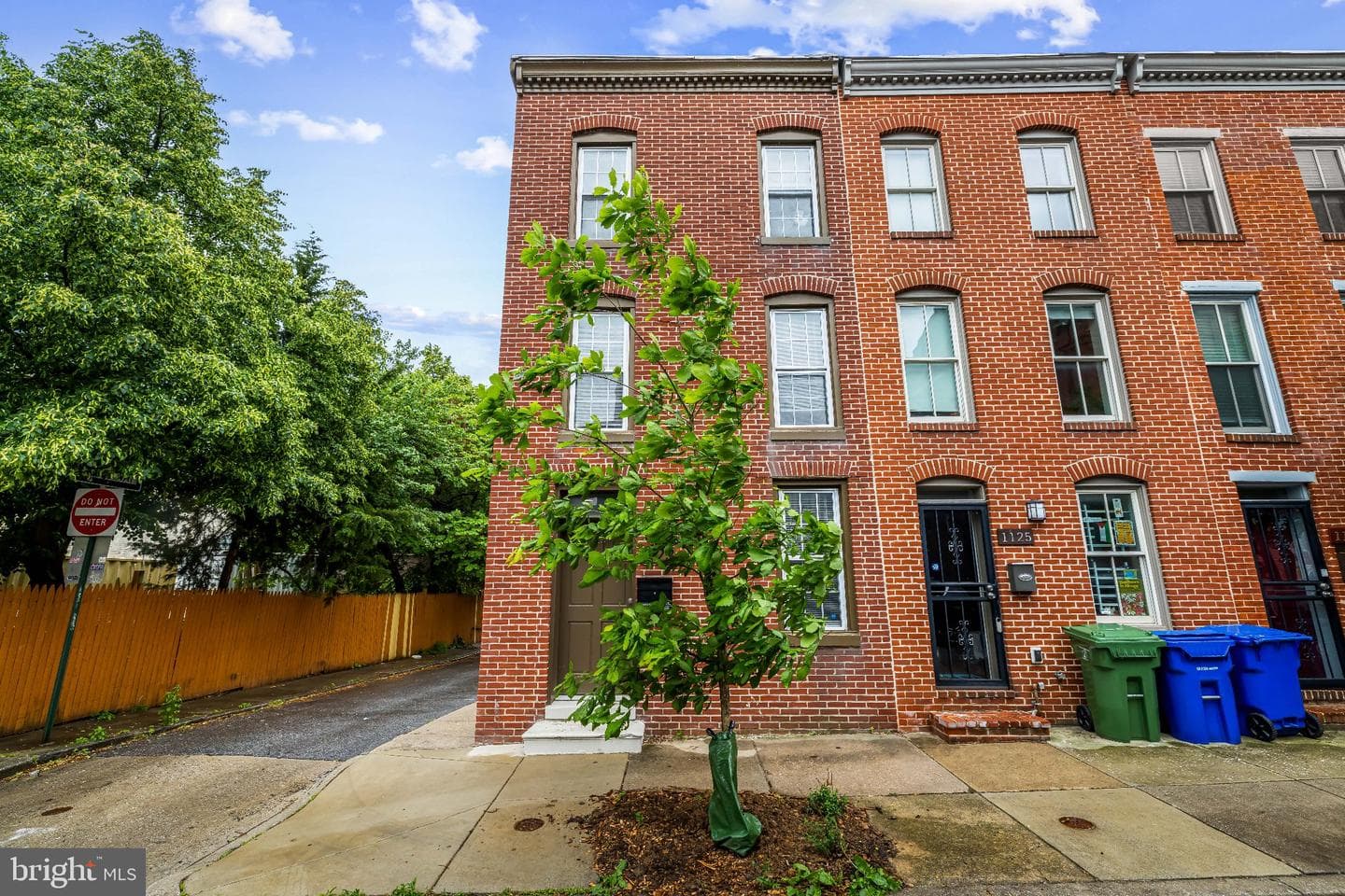 1123 Hollins St photo 3