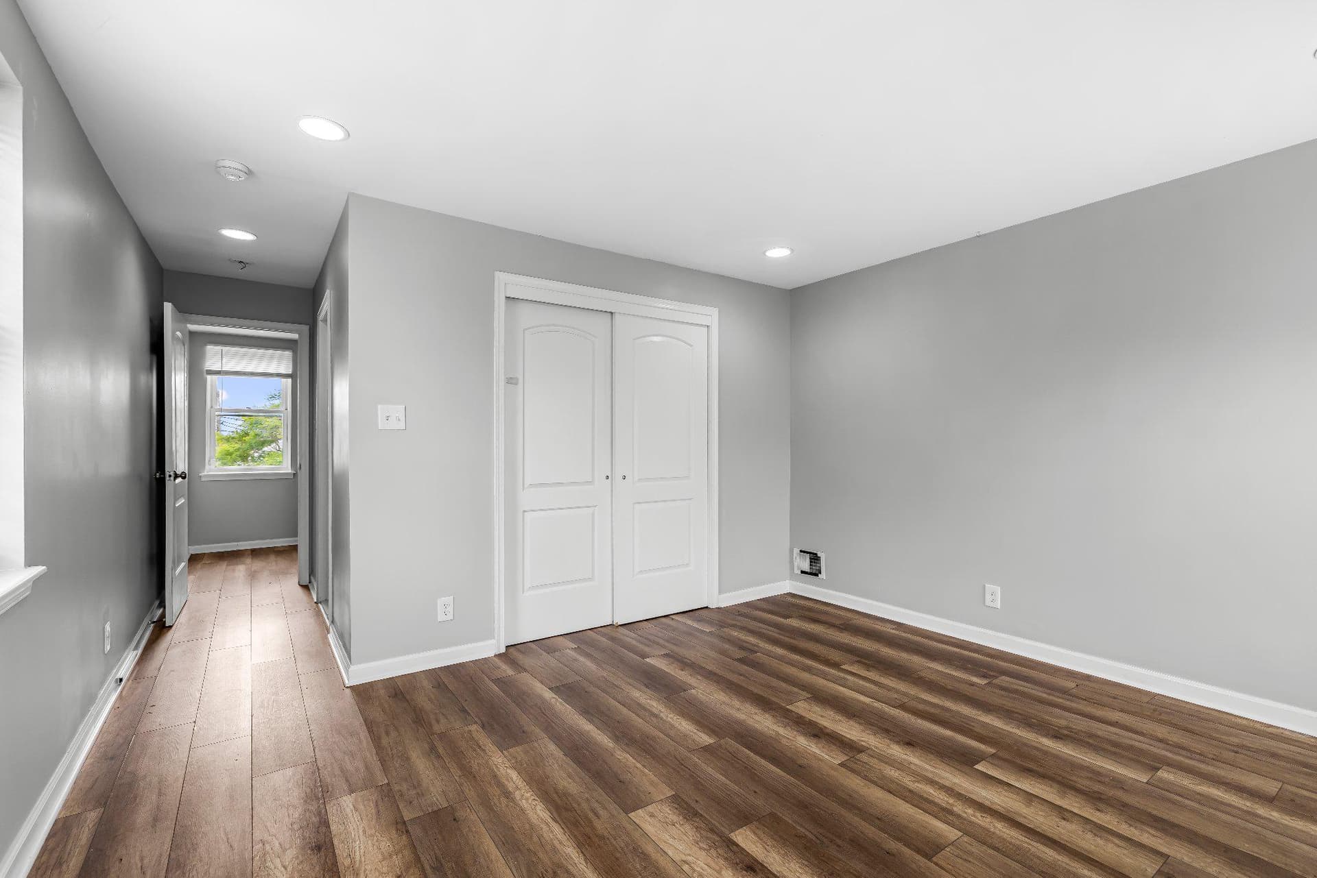 1123 Hollins St photo 30
