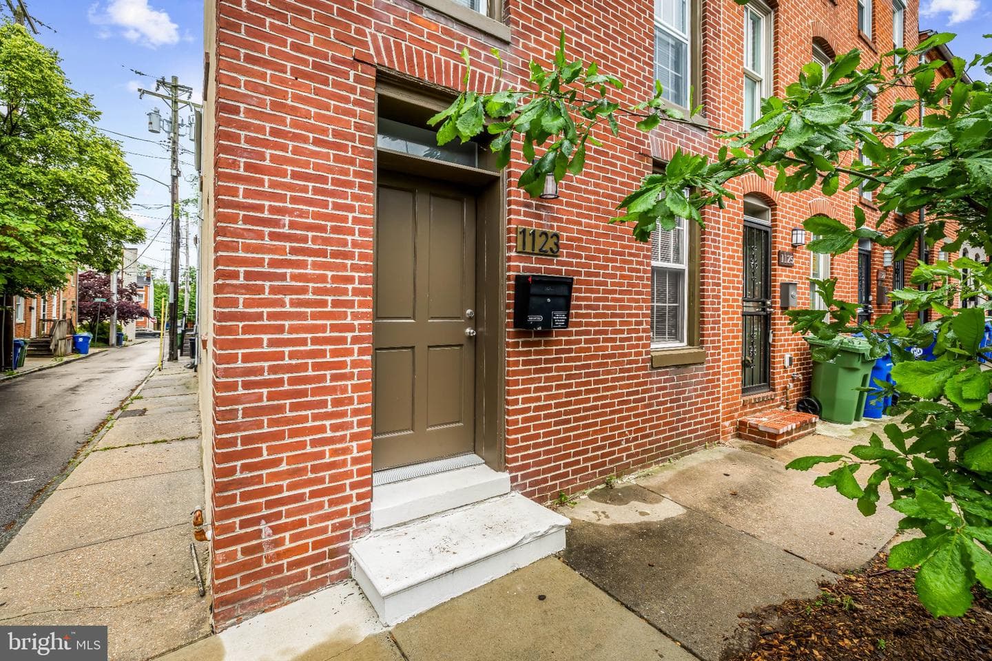 1123 Hollins St photo 4