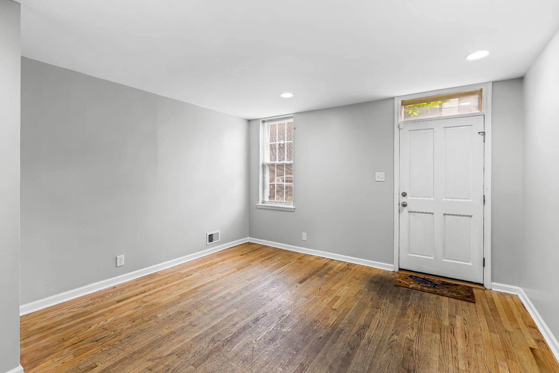 1123 Hollins St photo 7
