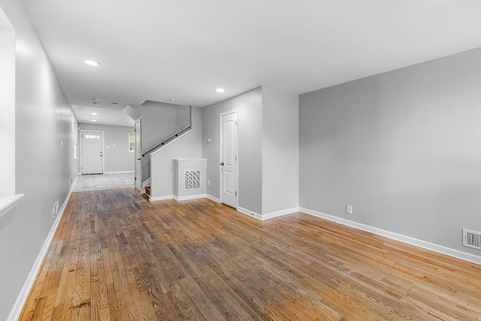 1123 Hollins St photo 9