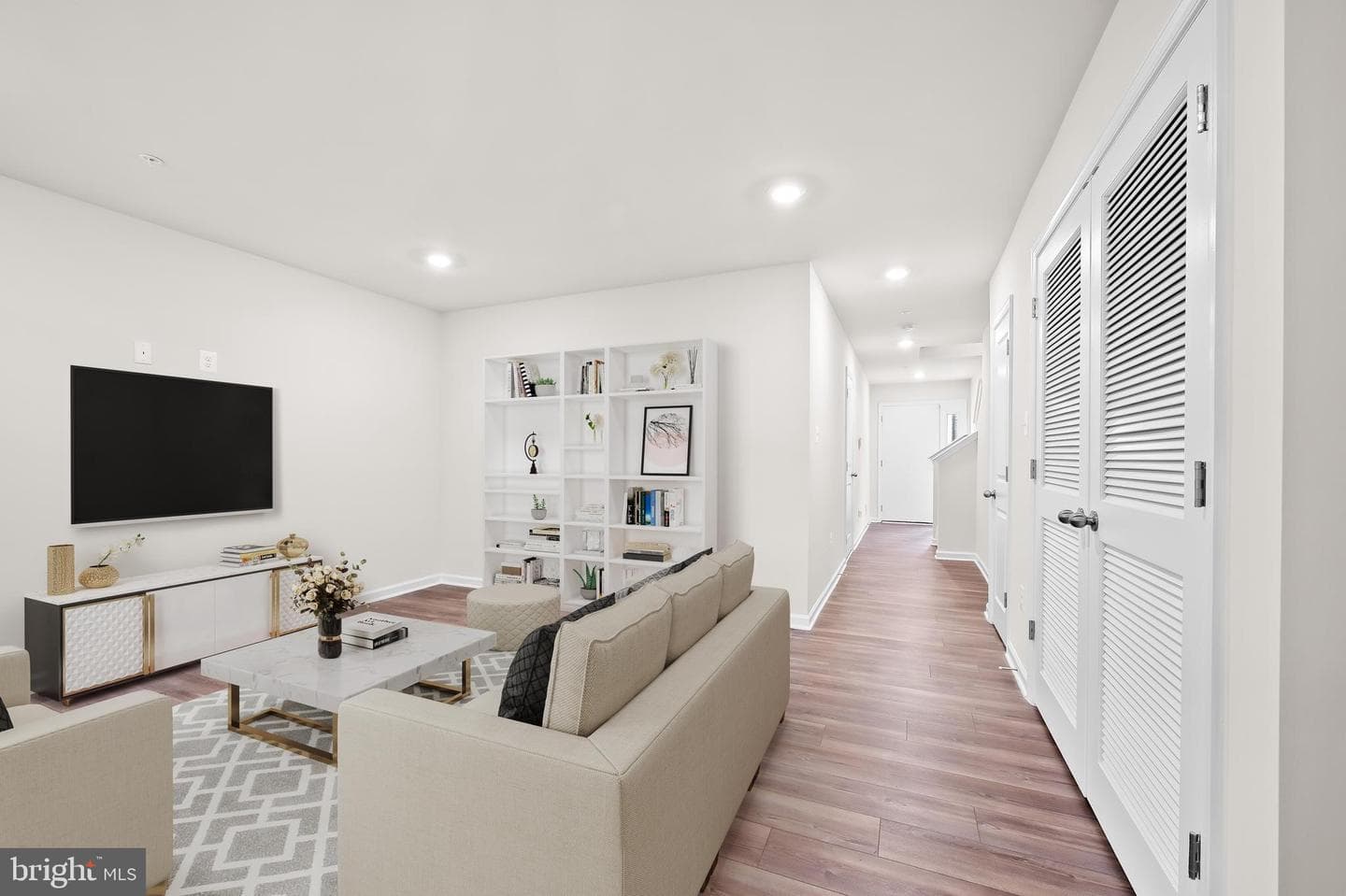 637 Mozart Way photo 5