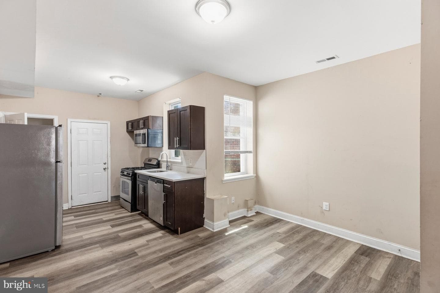 2215 Riggs Avenue photo 5