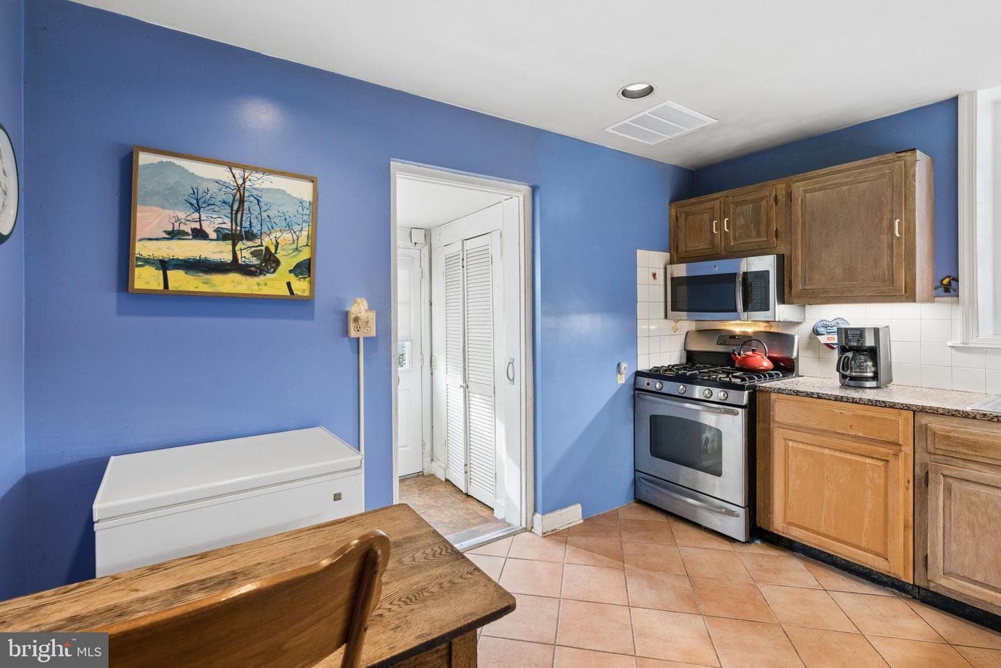 710 Puritan Street photo 22