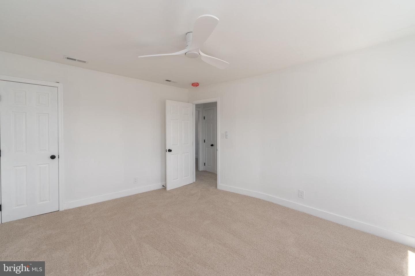 818 Mount Holly St photo 14
