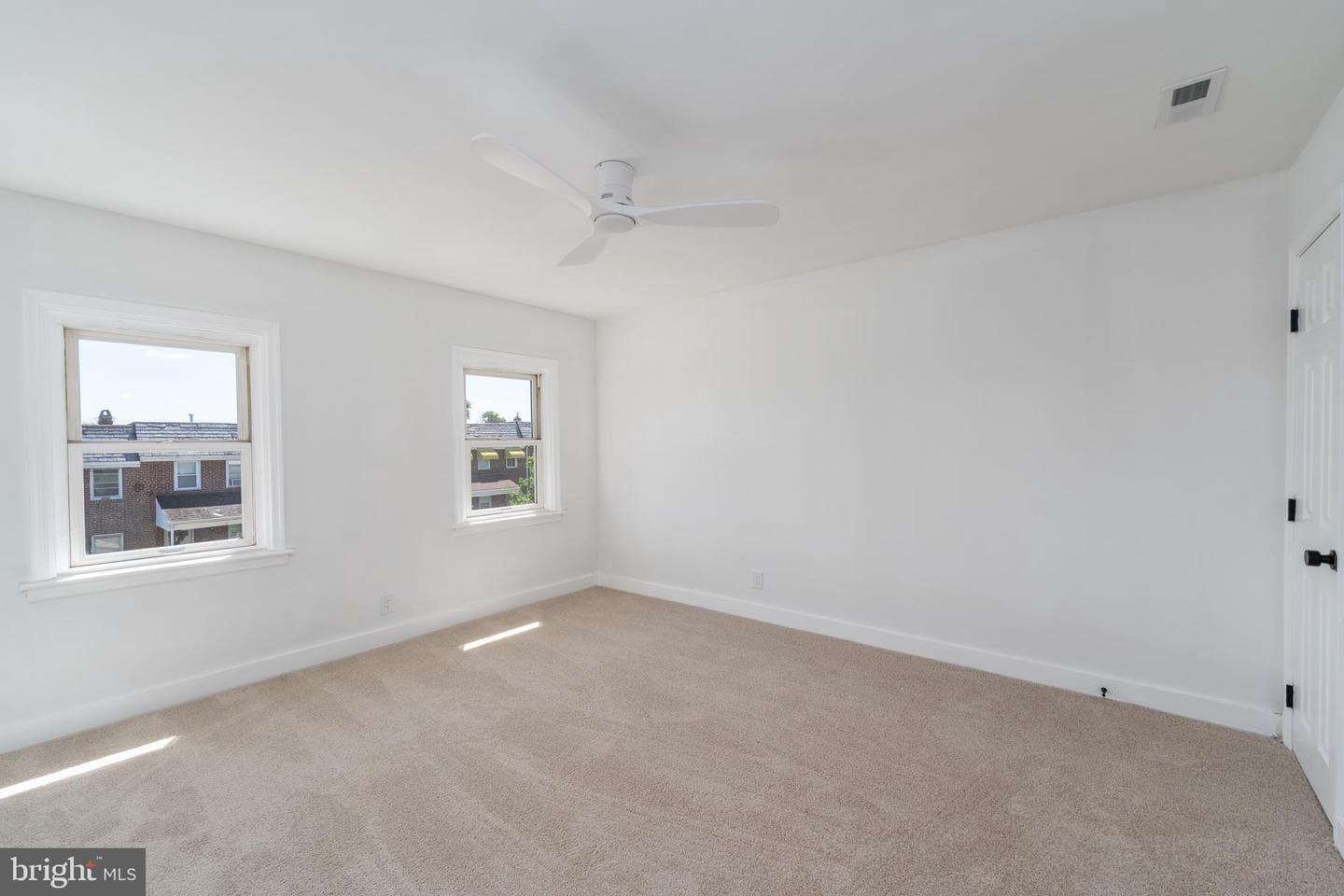 818 Mount Holly St photo 16
