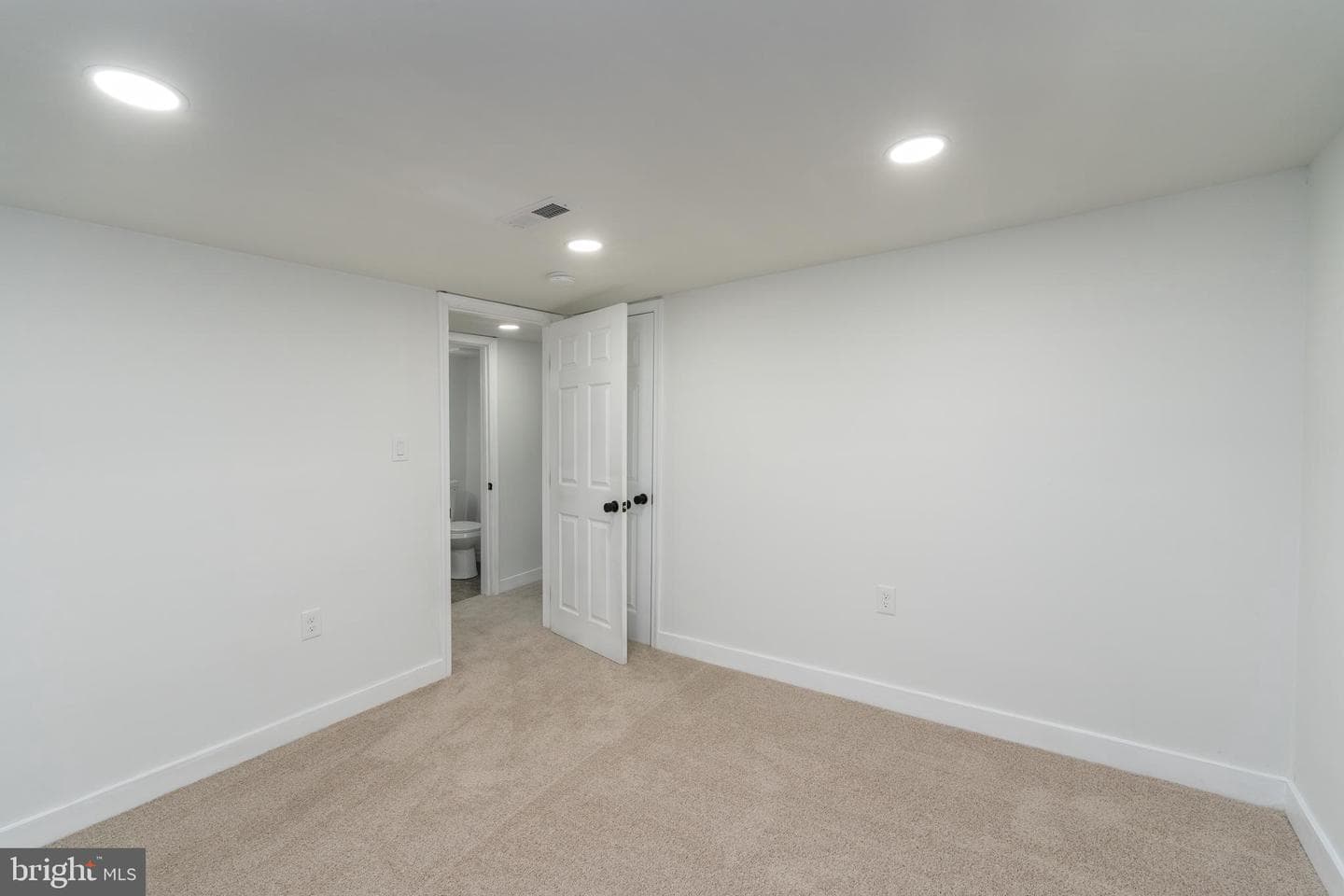 818 Mount Holly St photo 25
