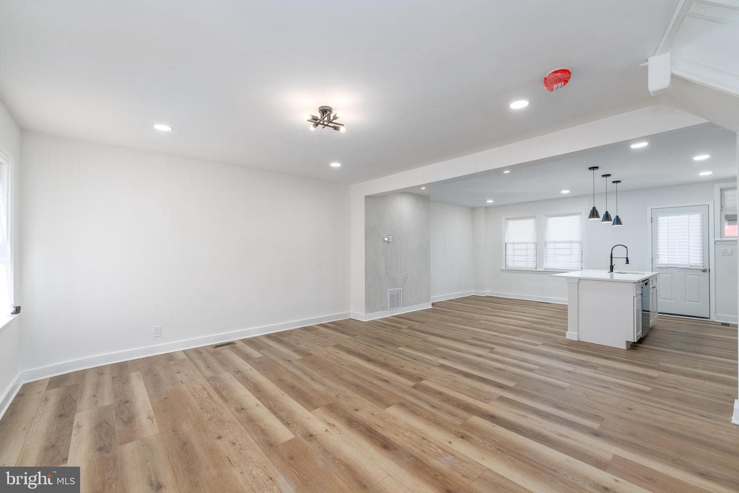 818 Mount Holly St photo 3