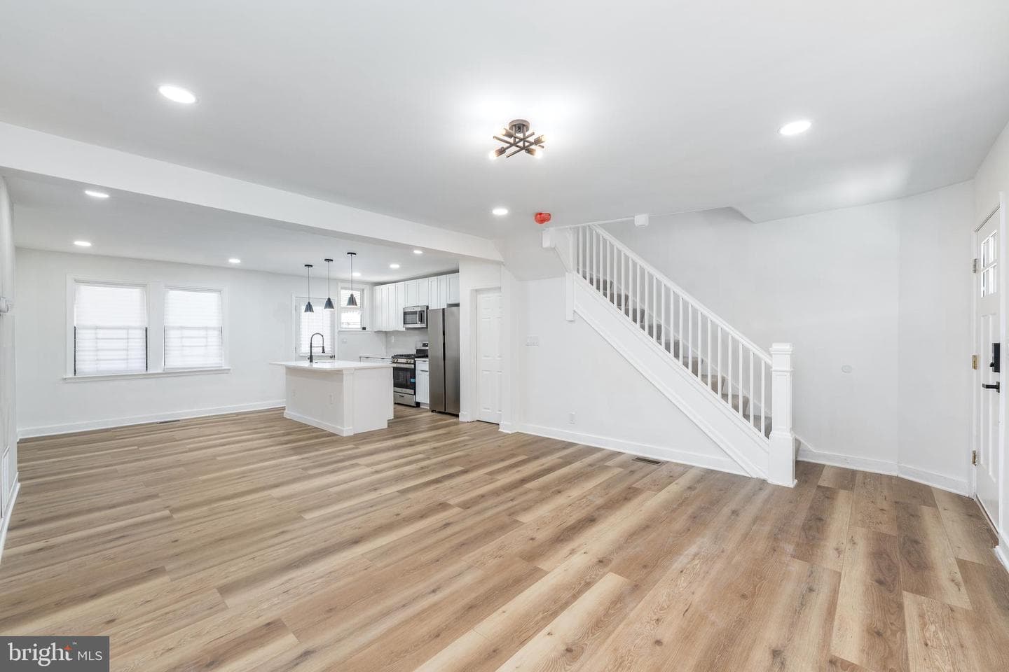 818 Mount Holly St photo 4