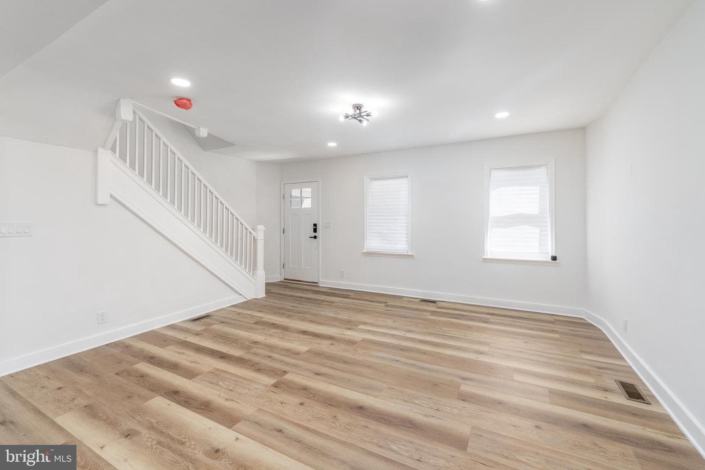 818 Mount Holly St photo 5