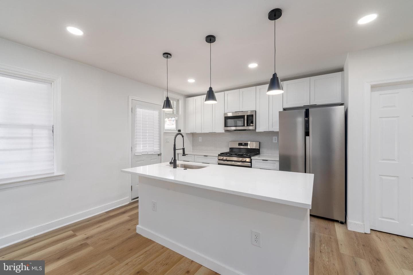 818 Mount Holly St photo 6