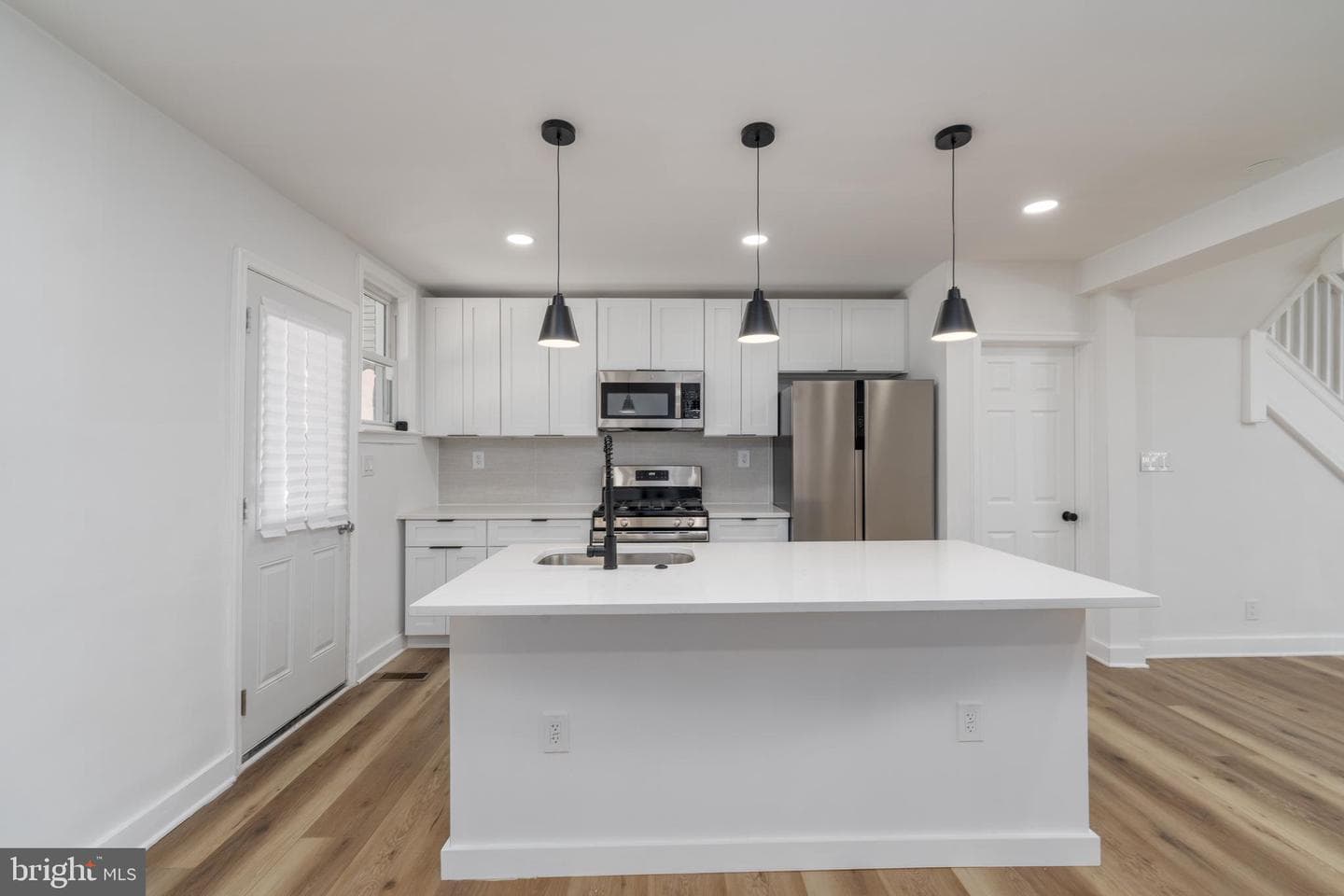 818 Mount Holly St photo 7