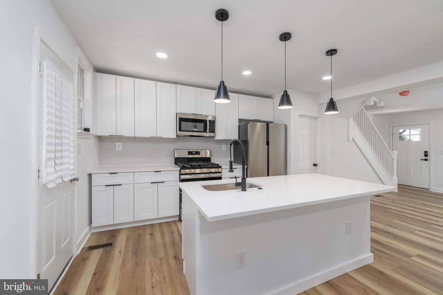 818 Mount Holly St photo 8