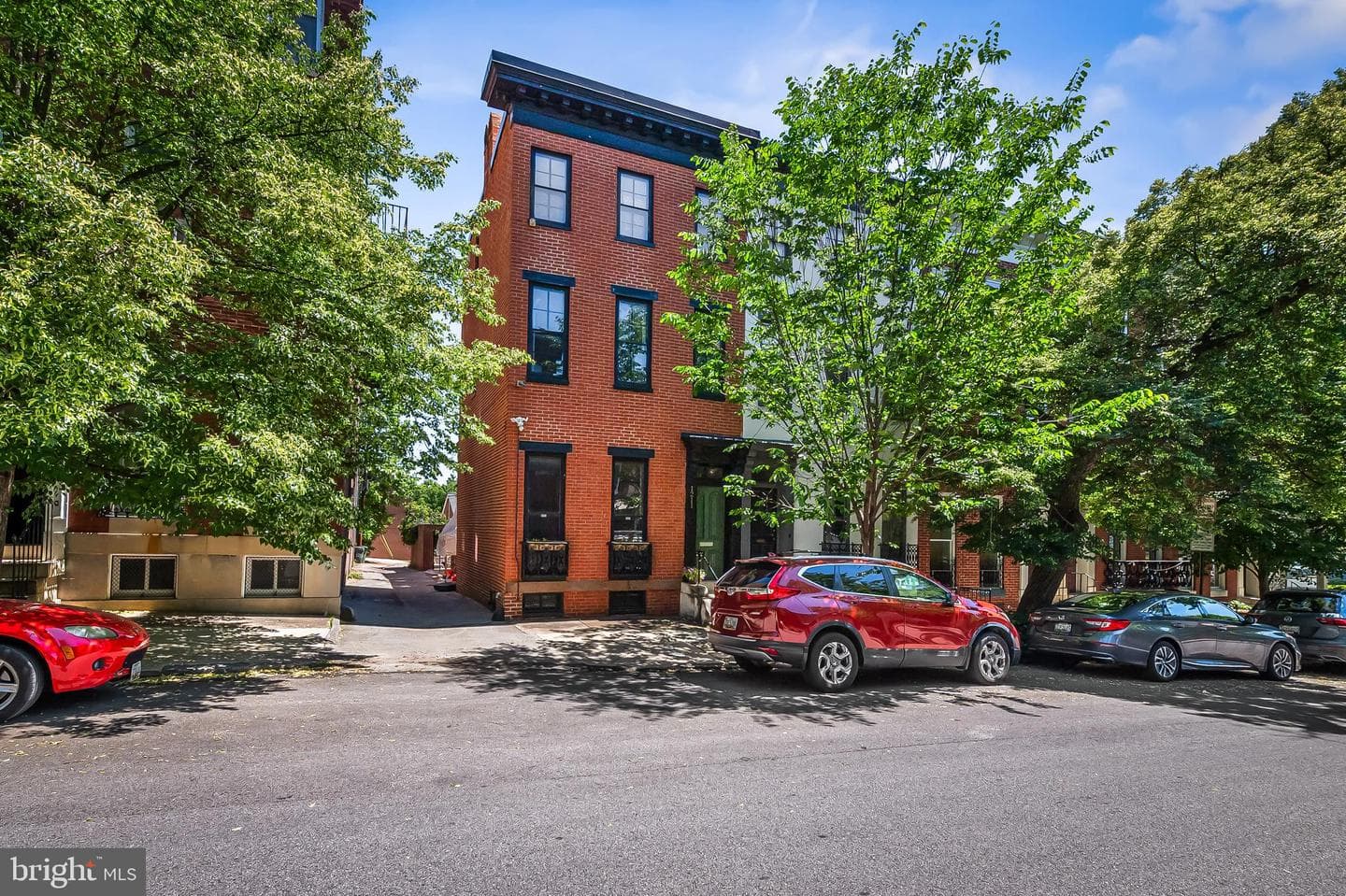 1211 Bolton Street photo 2