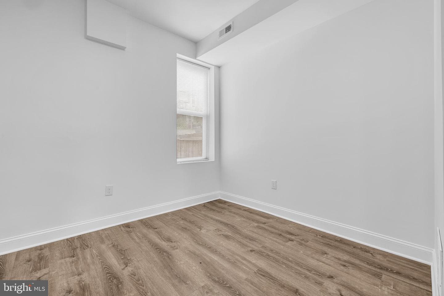 1077 Ellicott Dr photo 8