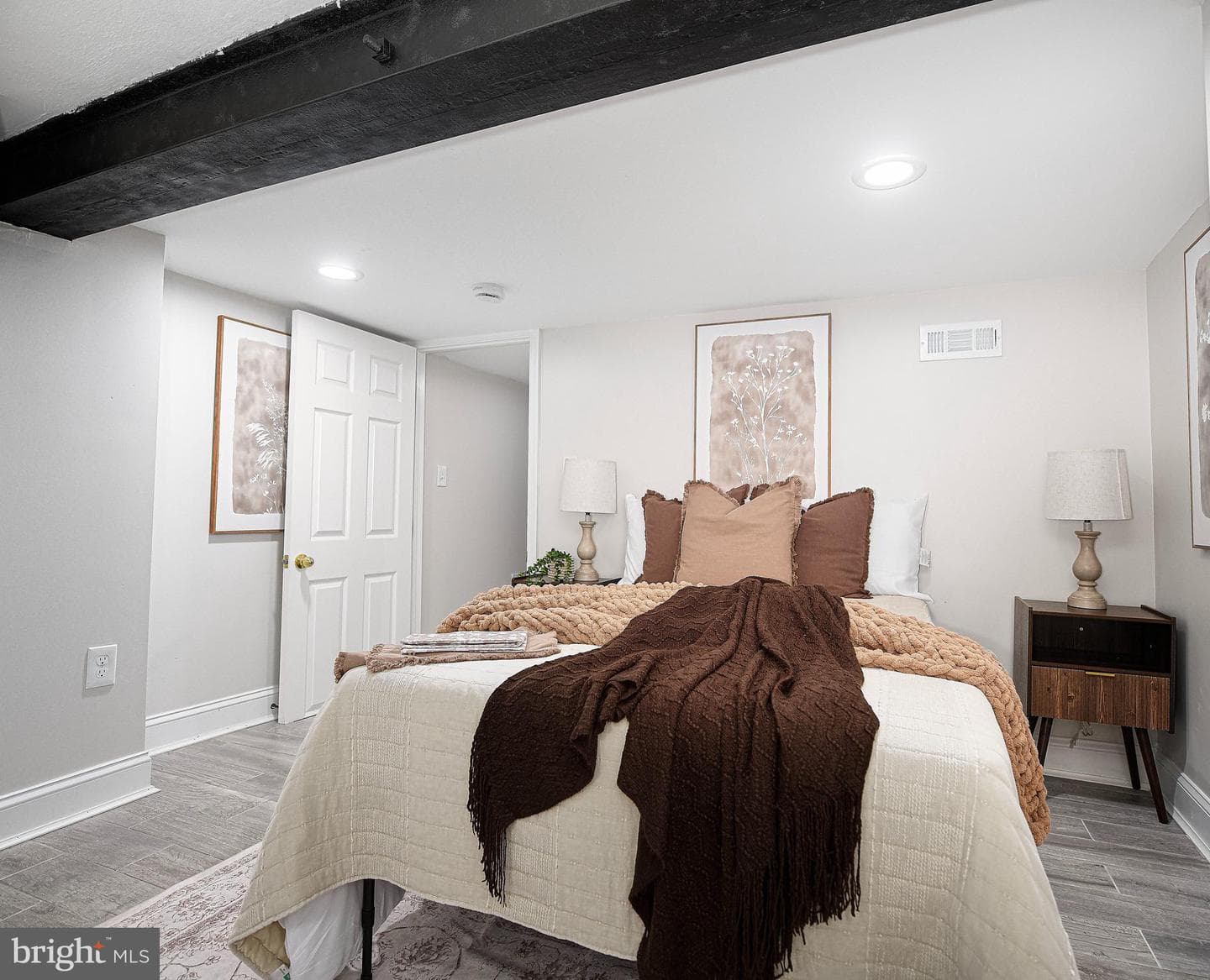 422 Ilchester Avenue photo 8