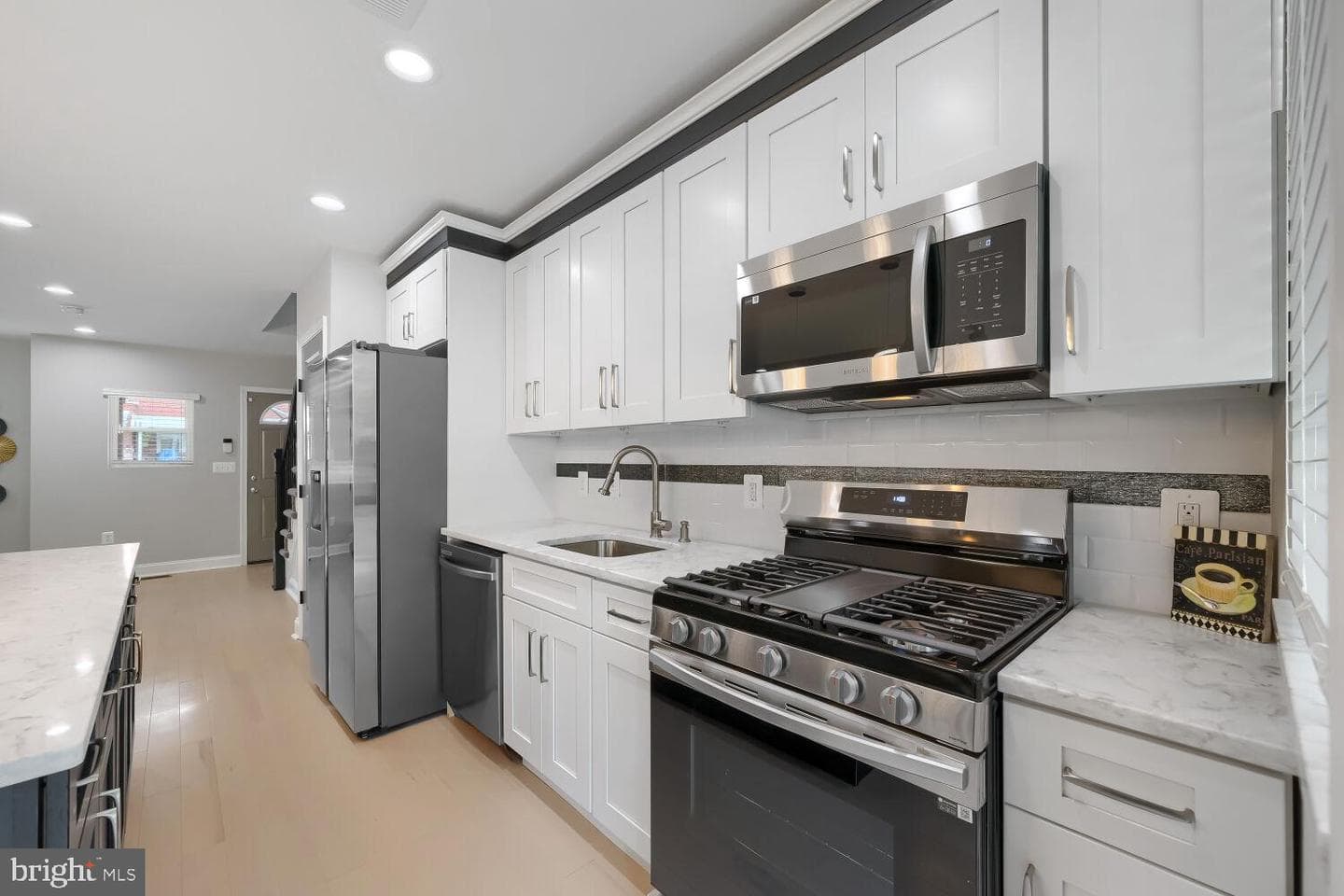 302 Martingale Avenue photo 5