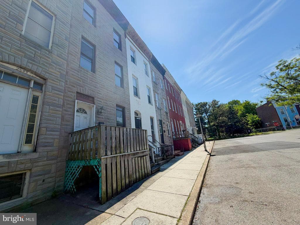 2535 Ashton Street photo 36