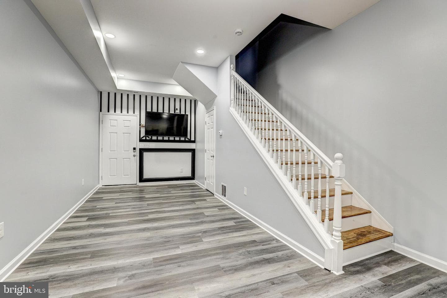 1602 Abbotston Street photo 3